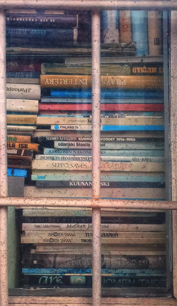 Book shop window (antiques), Kesk (street), Kuressaare